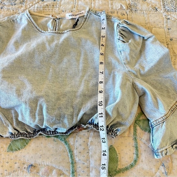 NWT WeWoreWhat cropped ruffle peasant sleeve blouse acid wash denim women’s XS - Picture 2 of 10